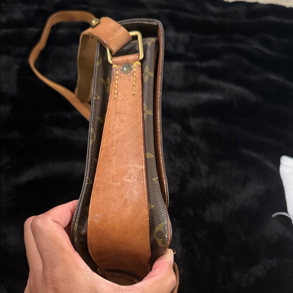 Louis Vuitton Classic Monogram Crossbody Bag - Picture 6 of 10